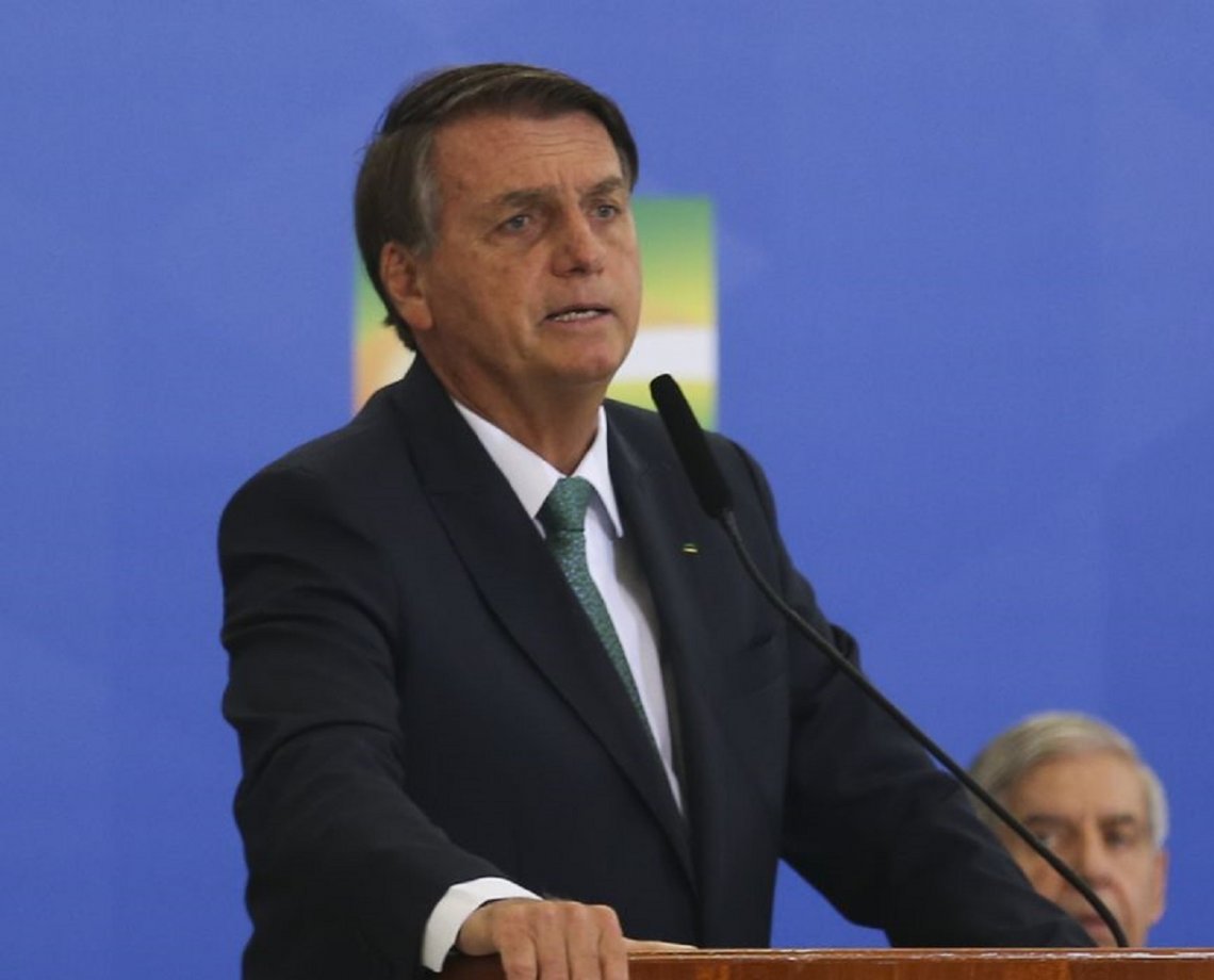 Bolsonaro volta atrás e anula decretos que revogavam luto oficial; "em respeito à história e à memória dos falecidos"