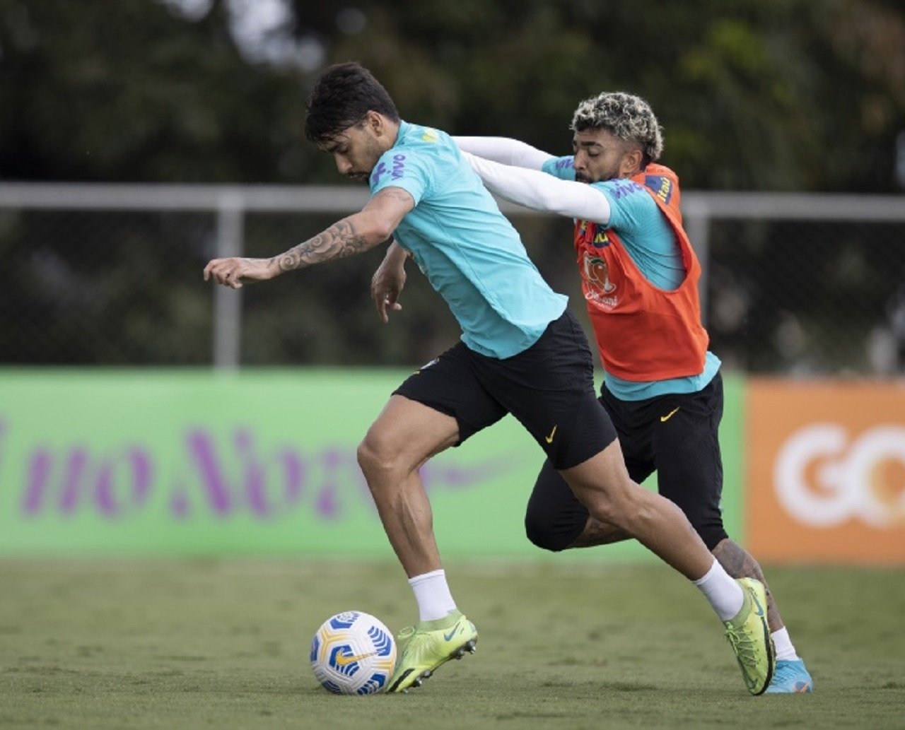 Seleção brasileira enfrenta paraguaios pelas Eliminatórias da Copa nesta terça; classificada, a "canarinho" joga com elenco jovem