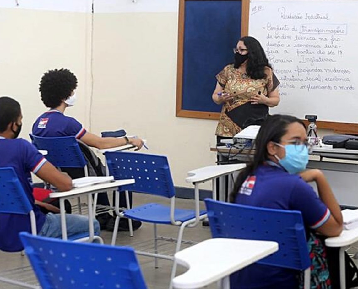 Rui Costa envia &agrave; AL-BA projeto para reajustar sal&aacute;rio dos professores do estado em 16%