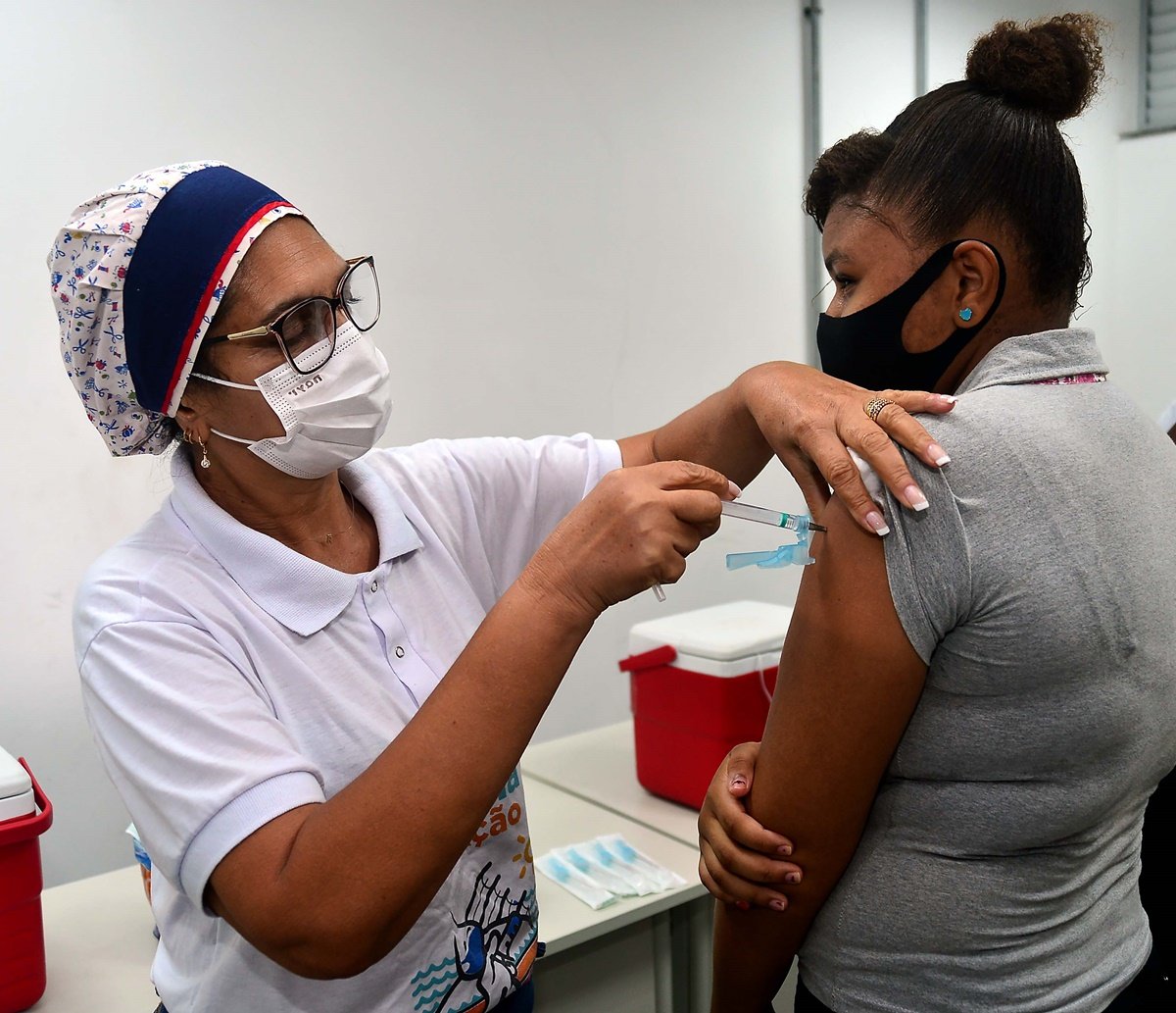 Em Salvador, adultos de 40 a 49 anos são maioria entre os faltosos no reforço da vacina contra Covid-19