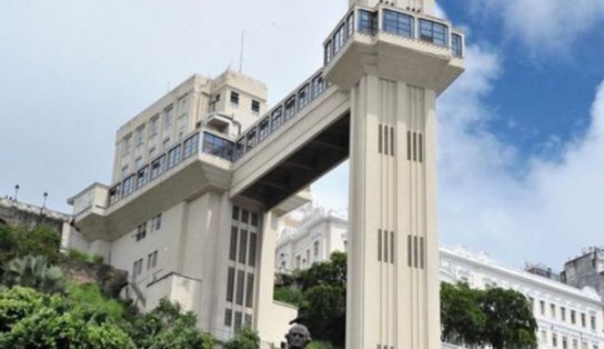 Cabines do Elevador Lacerda apresentam falhas e ascensor é fechado nesta quinta-feira; Plano Inclinado é alternativa