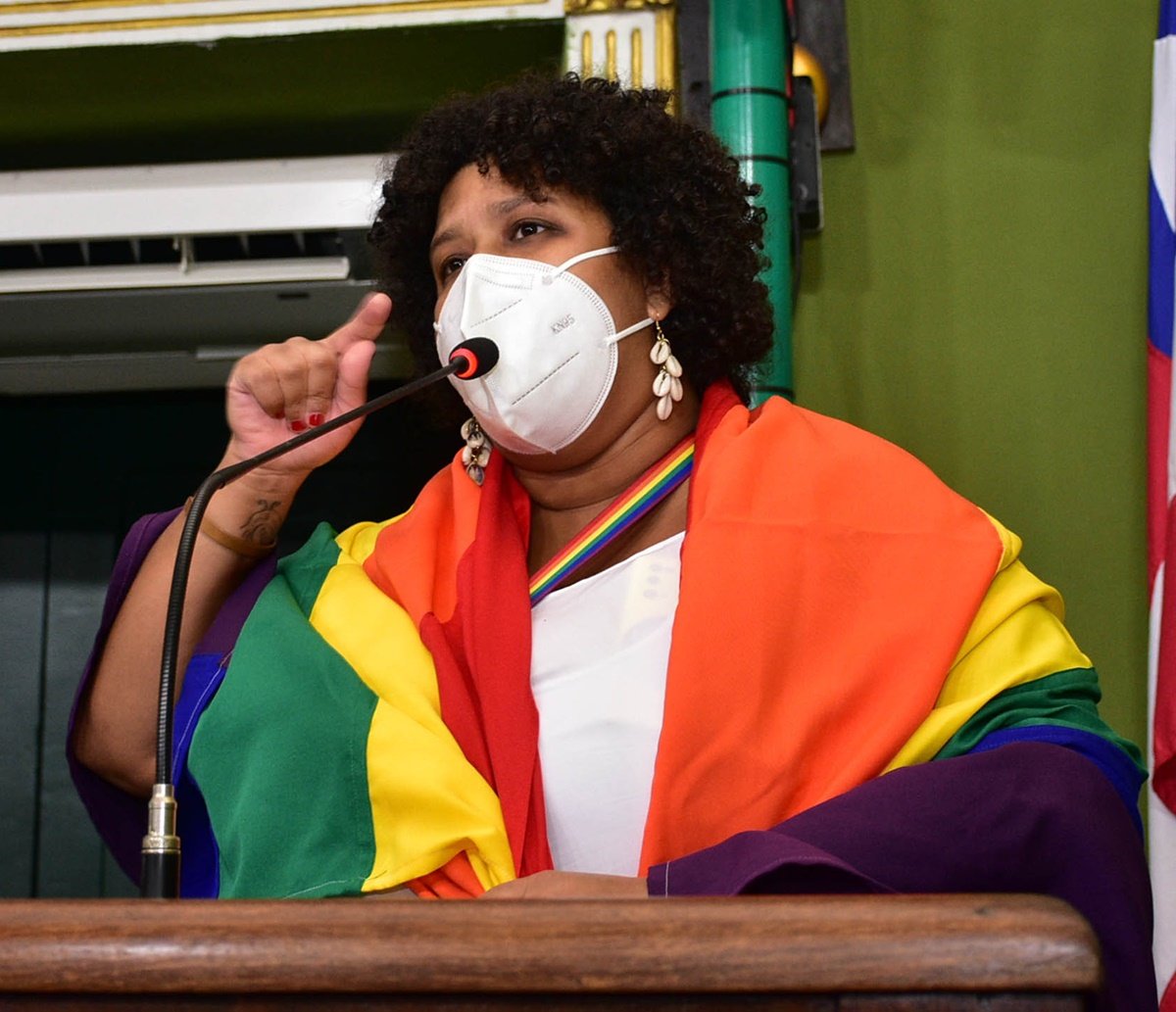 Única vereadora LGBTQIA+ da Câmara de Salvador, Laina Crisóstomo repudia ataques de Luiz Carlos à lei “Teu Nascimento”; "política bolsonarista"