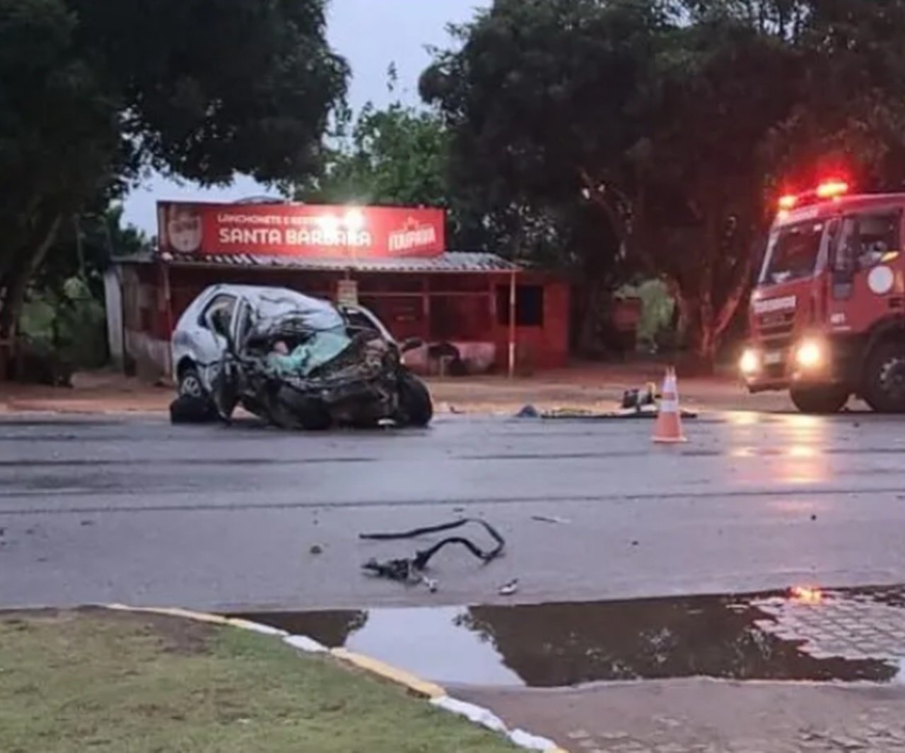 Cantor sertanejo morre após acidente entre carro e carreta no interior da Bahia