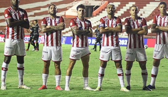 Náutico vence o Atlético de Alagoinhas por 3 a 0 nos Aflitos; sariguê invadiu campo