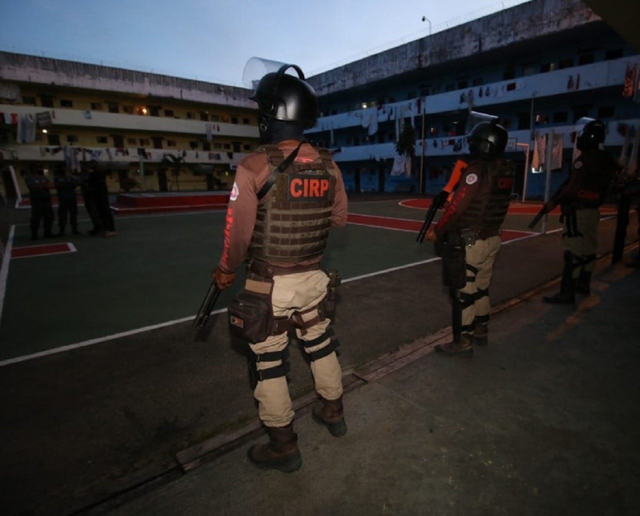 Polícia investiga entrada de armas em presídio, onde rebelião deixou cinco mortos e 18 feridos, em Salvador