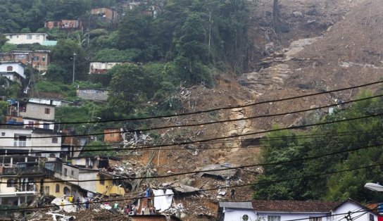 Petrópolis tem recorde de mortes e medo de mais chuvas no 7º dia de buscas por desaparecidos