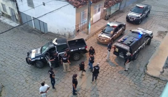 Liderado por mulher, bando que tinha prazer em humilhar e bater em "desafetos" é alvo da Polícia Civil na Bahia; um dos "tribunais" foi filmado 