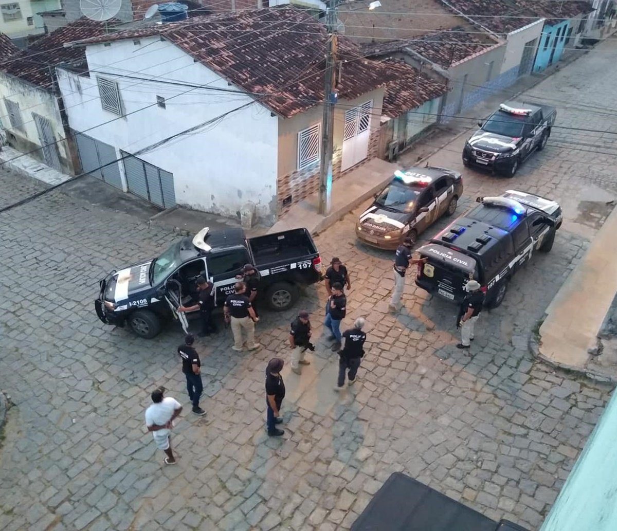 Liderado por mulher, bando que tinha prazer em humilhar e bater em "desafetos" é alvo da Polícia Civil na Bahia; um dos "tribunais" foi filmado 