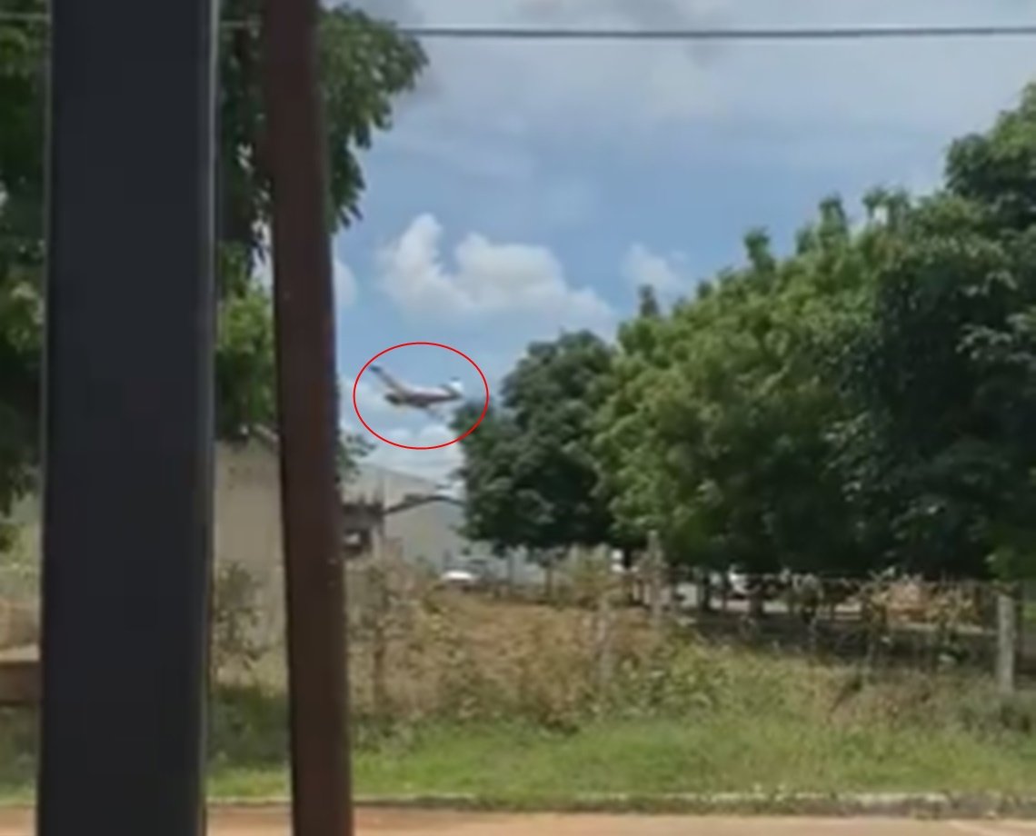 Pouco após decolar, avião de pequeno porte cai sobre duas casas no Maranhão; veja vídeo