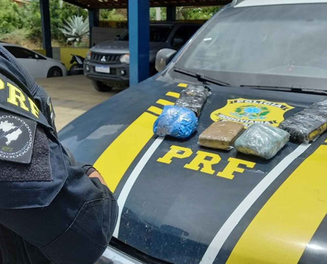 PRF prende homem transportando 3 kg de maconha em ônibus interestadual no interior da Bahia