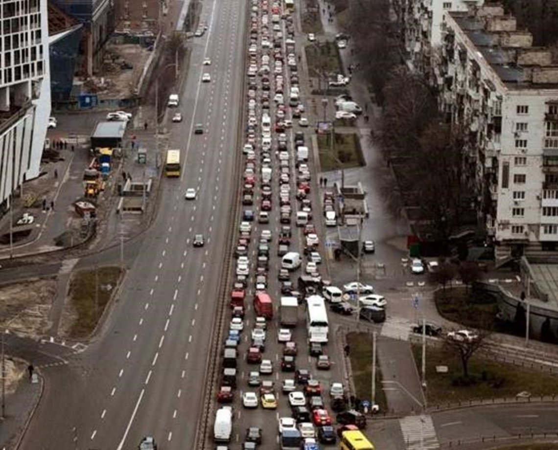 DRAMA: moradores de Kiev correram para deixar a capital da Ucrânia; jogadores brasileiros no país pedem ajuda da embaixada