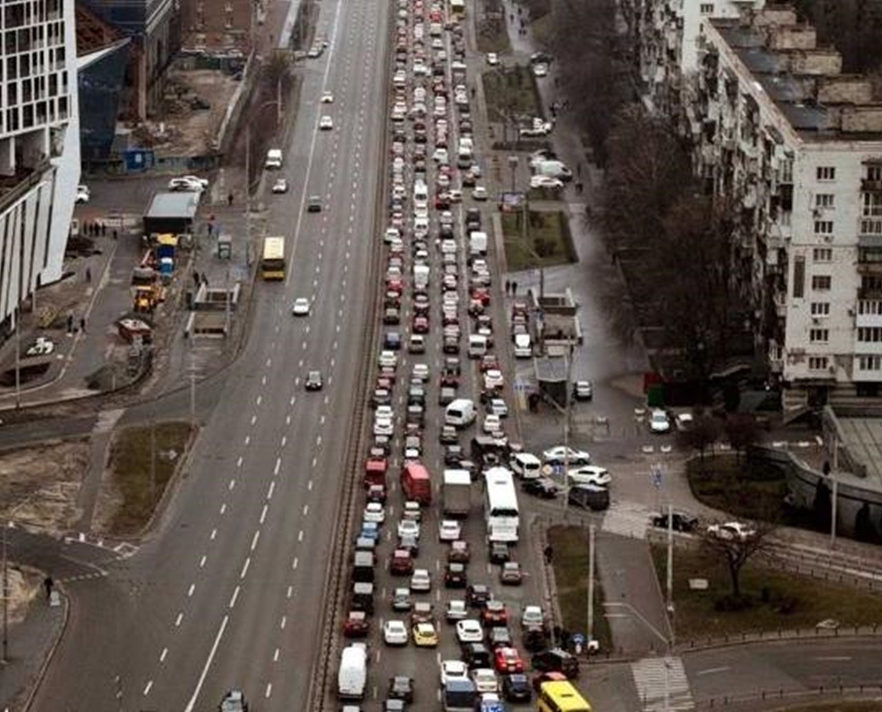 DRAMA: moradores de Kiev correram para deixar a capital da Ucrânia; jogadores brasileiros no país pedem ajuda da embaixada