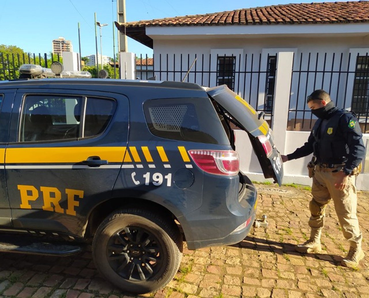 PRF prende foragido da justiça acusado de estupro no interior da Bahia