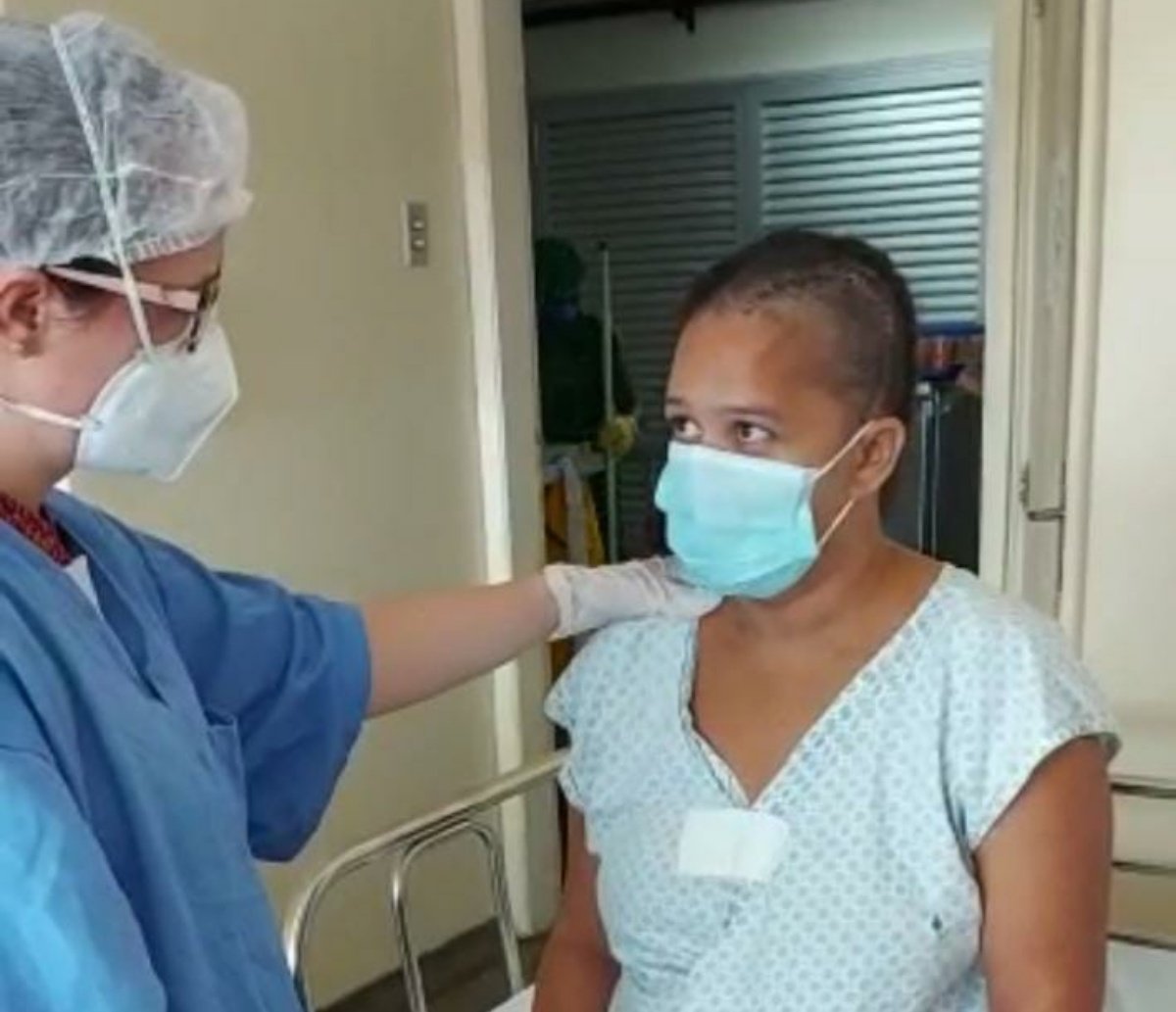 Em tratamento revolucionário, mulher volta a mexer membros do corpo após AVC em Salvador 