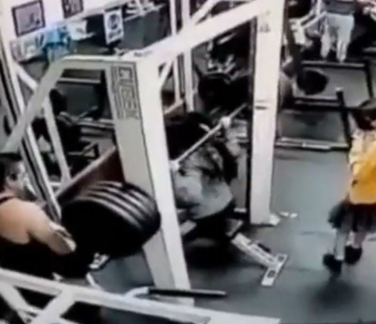 Vídeo: mulher morre esmagada por barra com 180 Kg em academia 