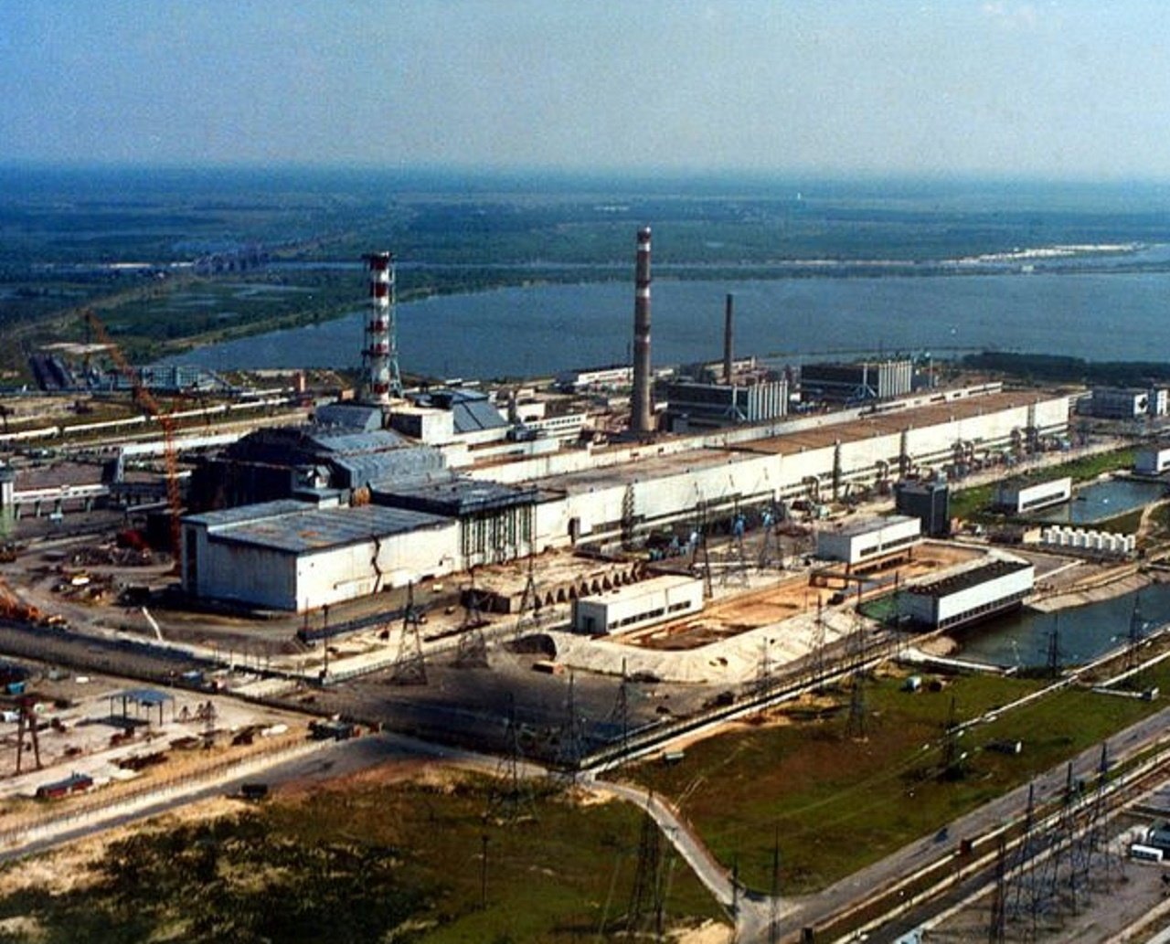 Forças russas se aproximam da capital ucraniana e funcionários da Central Nuclear de Chernobyl são mantidos reféns