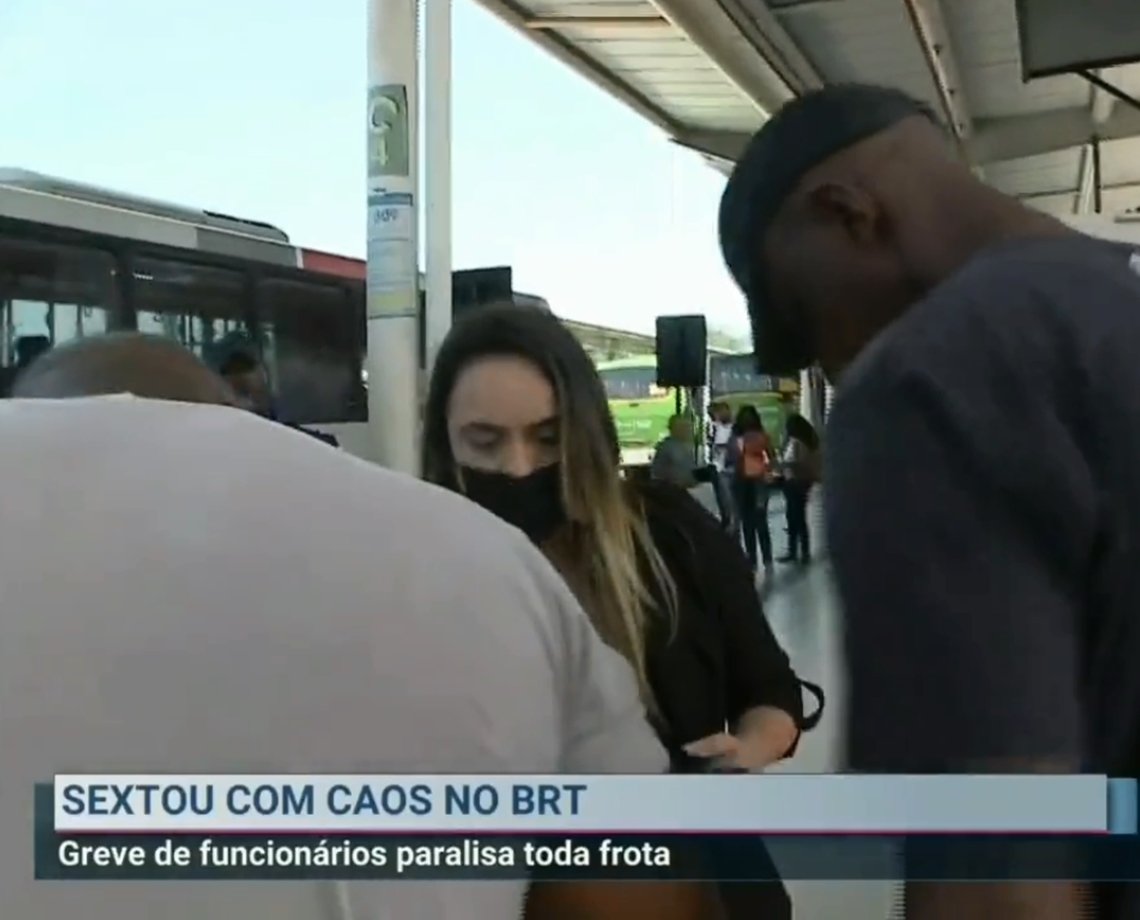 Vídeo: repórter do SBT é intimidada ao vivo por dois homens ao cobrir greve em terminal do BRT