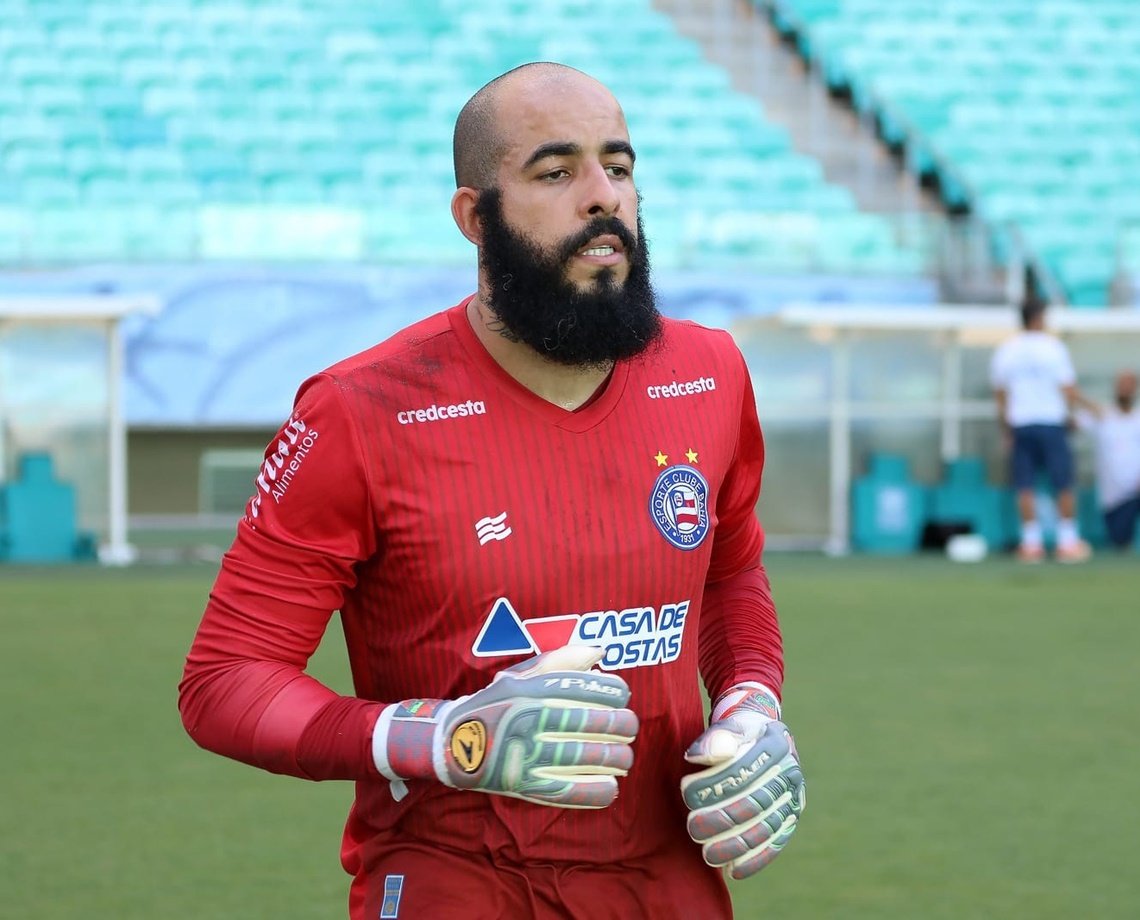 Danilo Fernandes tem alta médica após ataque a ônibus do Bahia; goleiro recebeu 20 pontos