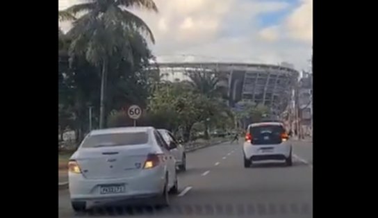 Vídeo: troca de tiros na região do Dique do Tororó causa transtorno no trânsito e desespera motoristas: "dá a volta, rápido!"