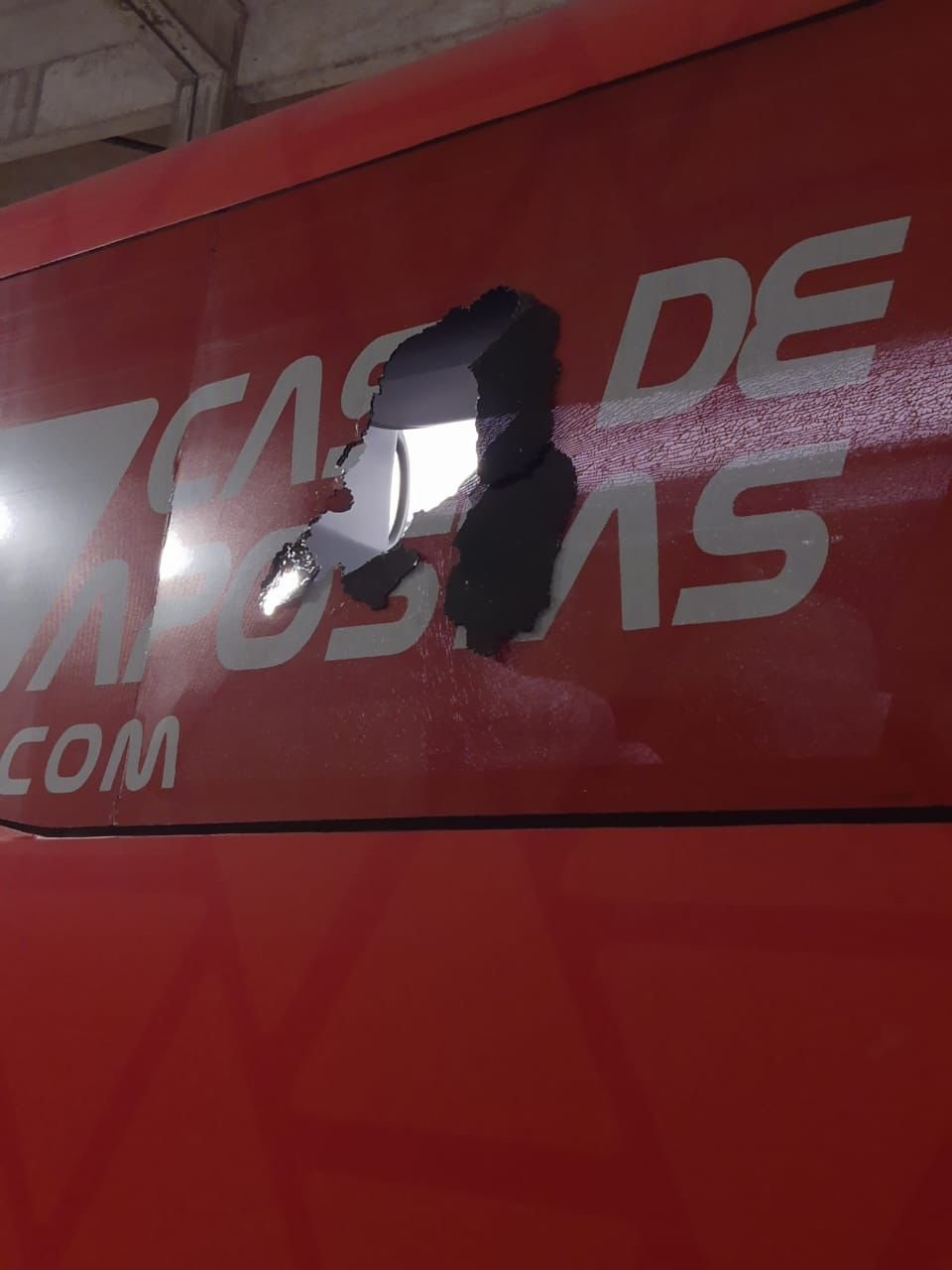 VÍDEO: Advogado da Bamor diz que bomba jogada no ônibus do Bahia eram fogos e não houve atentado; "pode ter sido acidente"