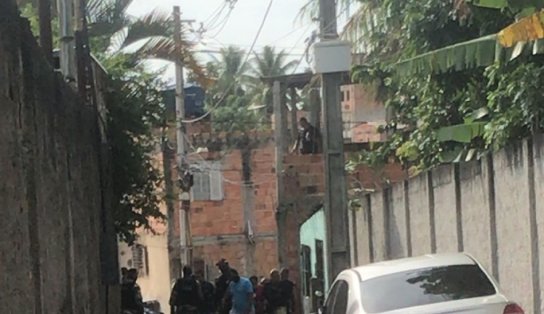 Moradores são feitos reféns dentro de casa em Boca da Mata de Valéria; região é alvo de operação policial