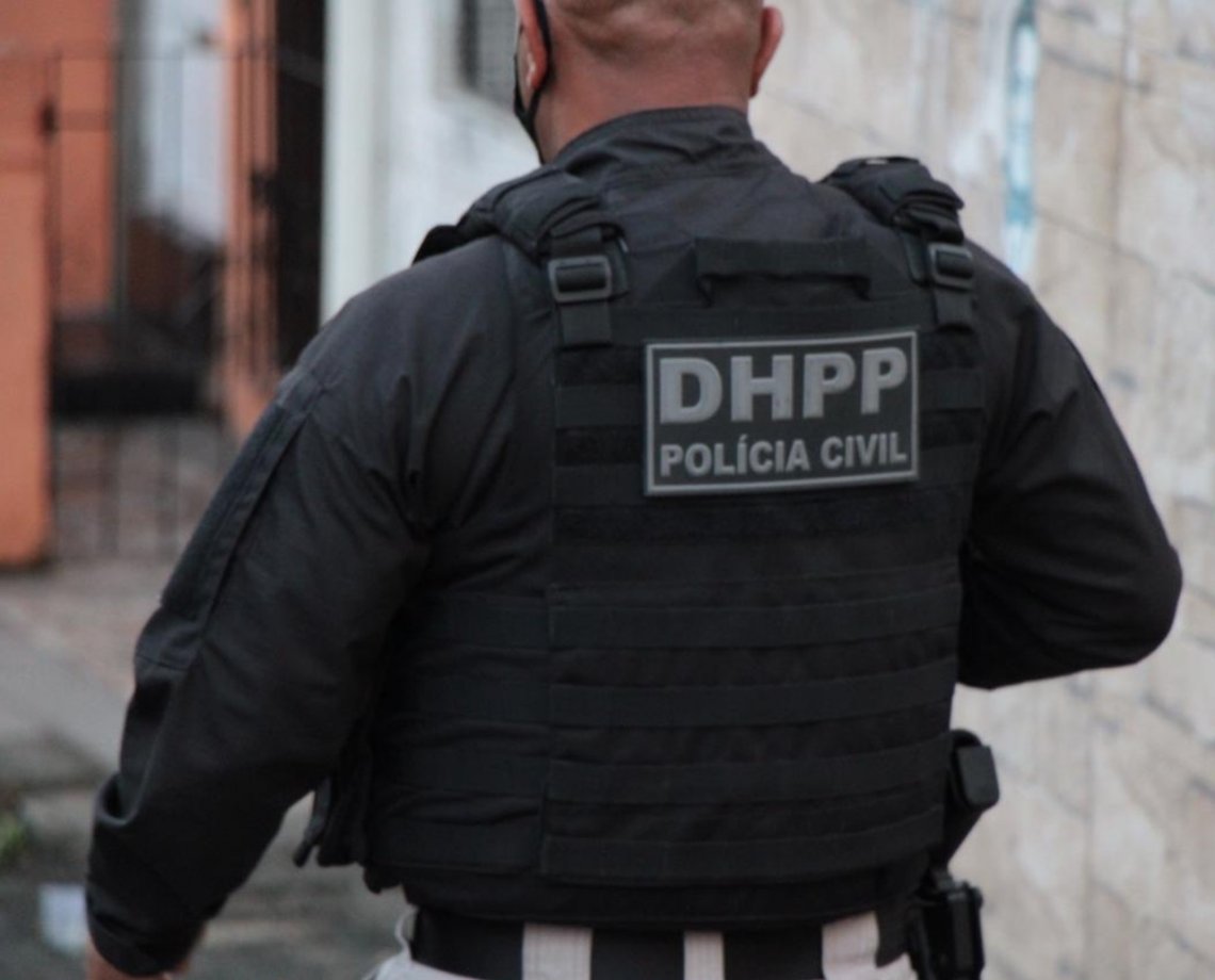 Amiga é presa após matar idoso de 74 anos em Salvador; suspeita pesquisou "manual de instruções da morte" na internet