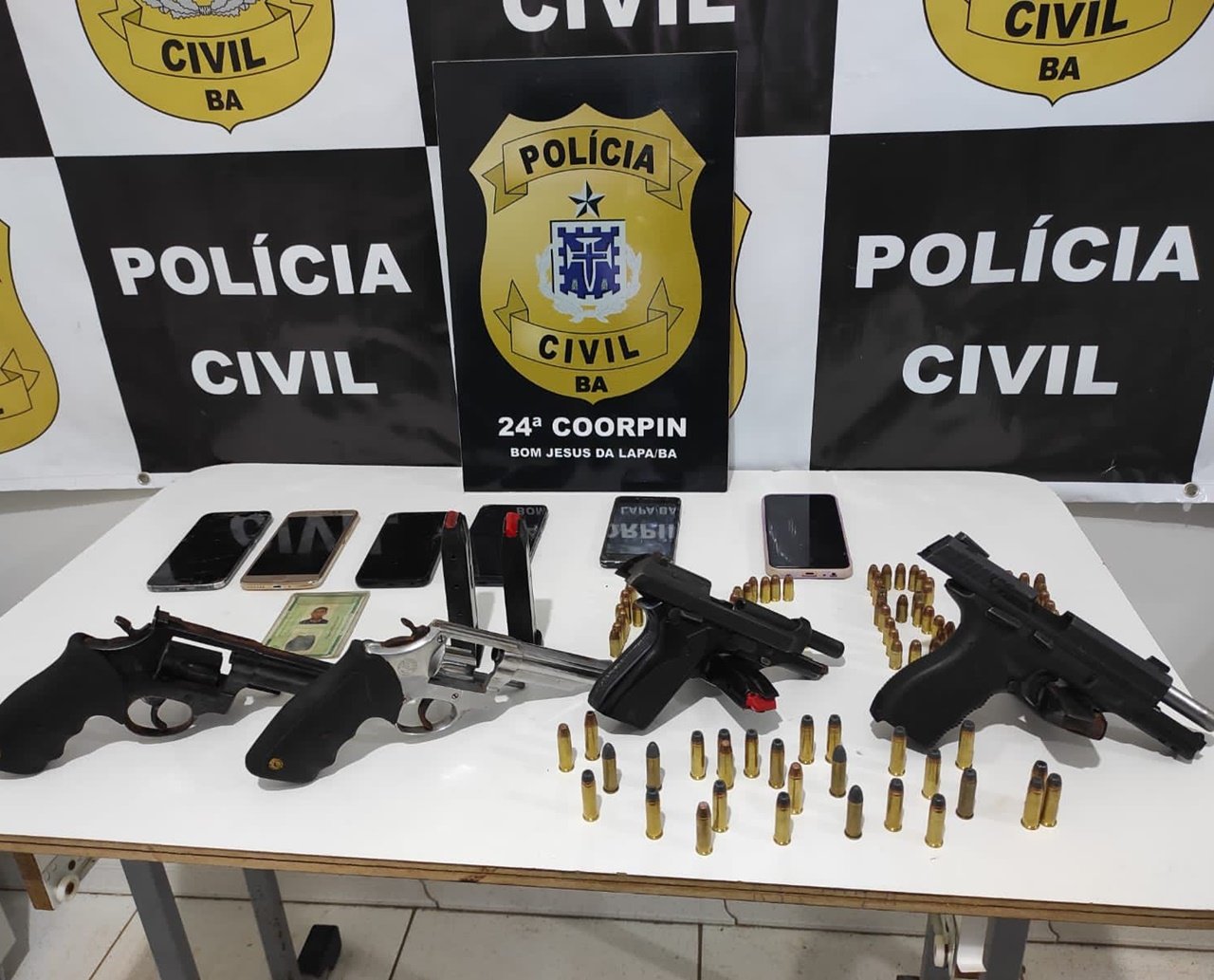 'Caguete': procurado pela polícia, homem entrega localização de armas, munições e motos roubadas