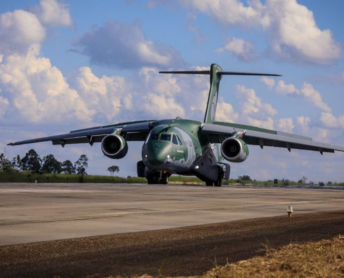 Avião da FAB parte na segunda para resgatar brasileiros na Polônia