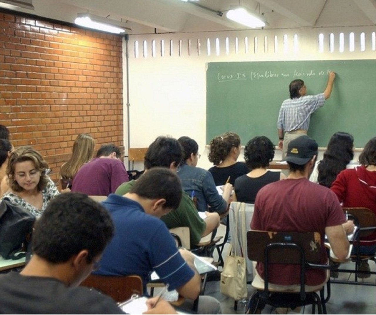 Estudantes inadimplentes já podem renegociar dívidas com Fies; saiba mais