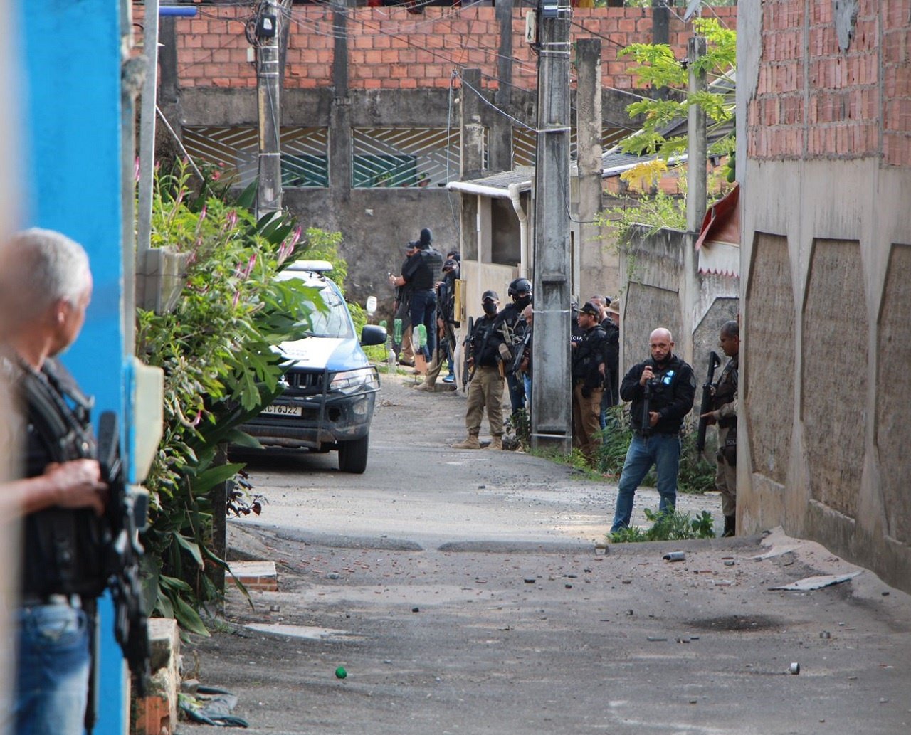 Dupla é executada dentro de casa após megaoperação policial no bairro de Valéria, em Salvador 