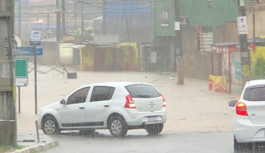 Bairro nobre, Vilas do Atlântico fica parcialmente alagado após chuvas em Lauro de Freitas; assista 