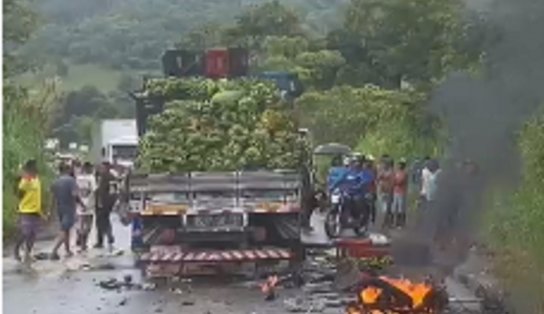 Vídeo: pelo menos uma pessoa morre em grave acidente com três veículos na região do Vale do Jiquiriçá