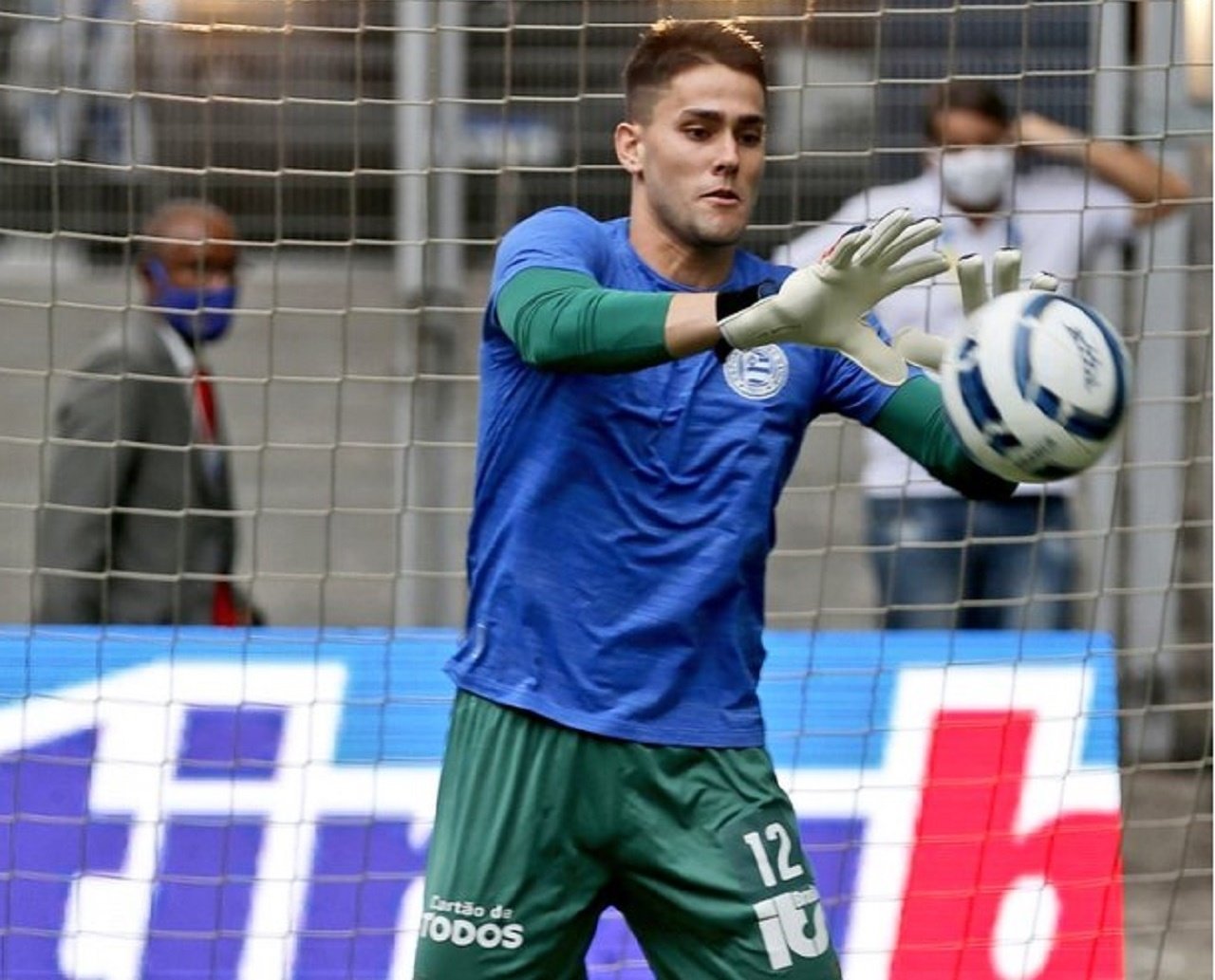 Reserva do Bahia, goleiro Denis Júnior sofre crise convulsiva quando passeava com a namorada em Salvador