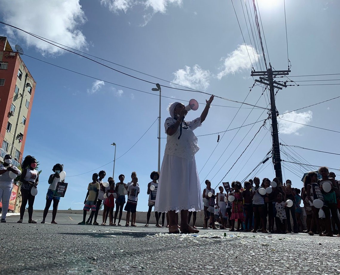 'Gamboa de Baixo resiste': moradores fecham Av. Contorno em nova manifestação após três mortes em operação da PM