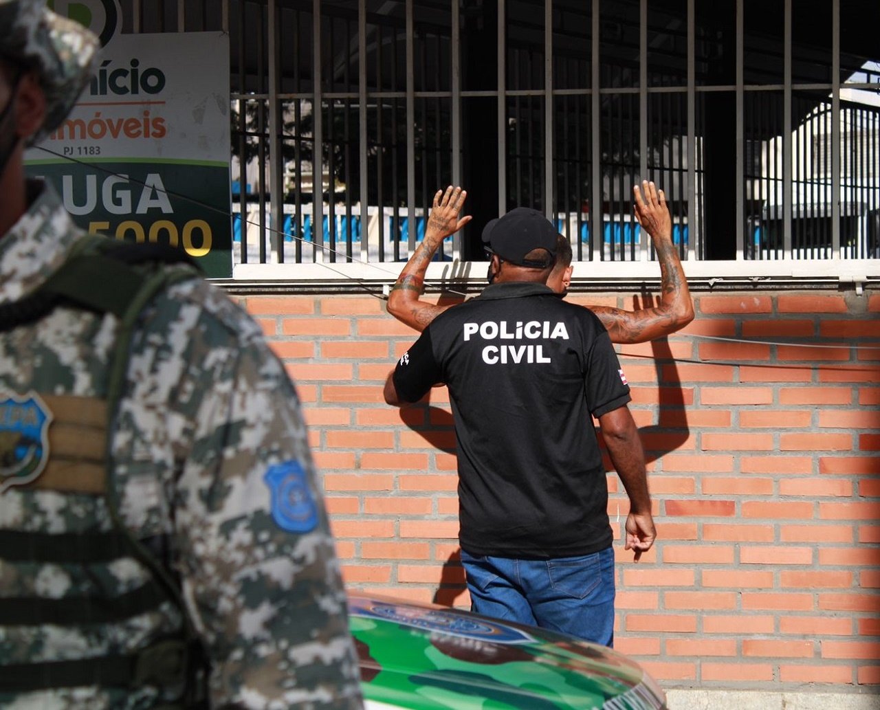 Acusado de estupro e roubo é preso durante operação policial na Cidade Baixa, em Salvador