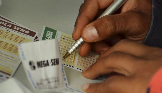 Apostador que acertar as 6 dezenas da Mega-Sena nesta quarta pode embolsar a fortuna de R$ 107 milhões