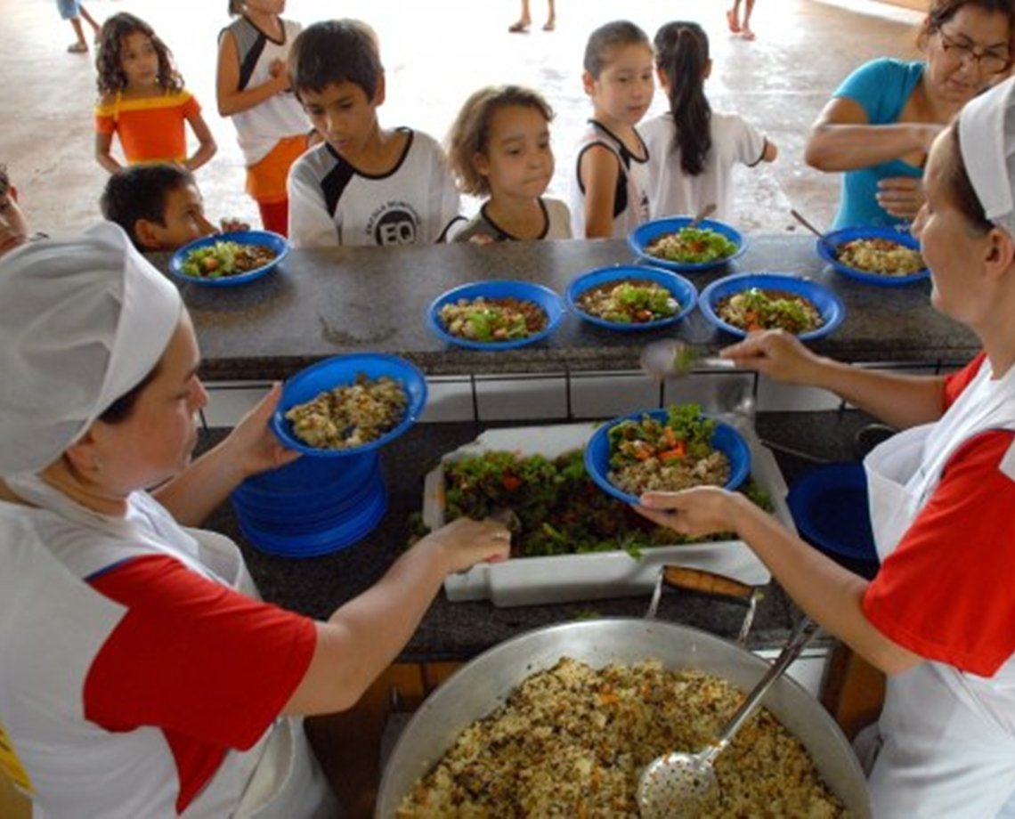 "Deu ruim" na merenda do CPM Dendezeiros: alunos têm infecção alimentar e aula passa a ser online