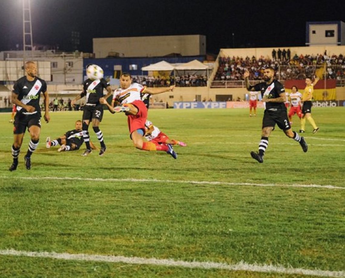 Pela Copa do Brasil, Juazeirense brilha e elimina o Vasco da Gama nas cobranças de pênaltis