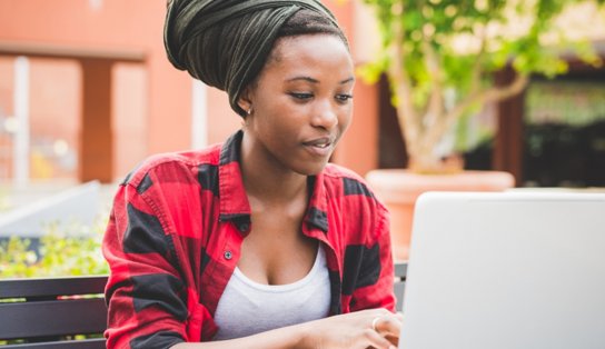 Tem vontade de mudar o mundo, é mulher e tem entre 17 e 24 anos? Você pode ganhar 5 mil dólares