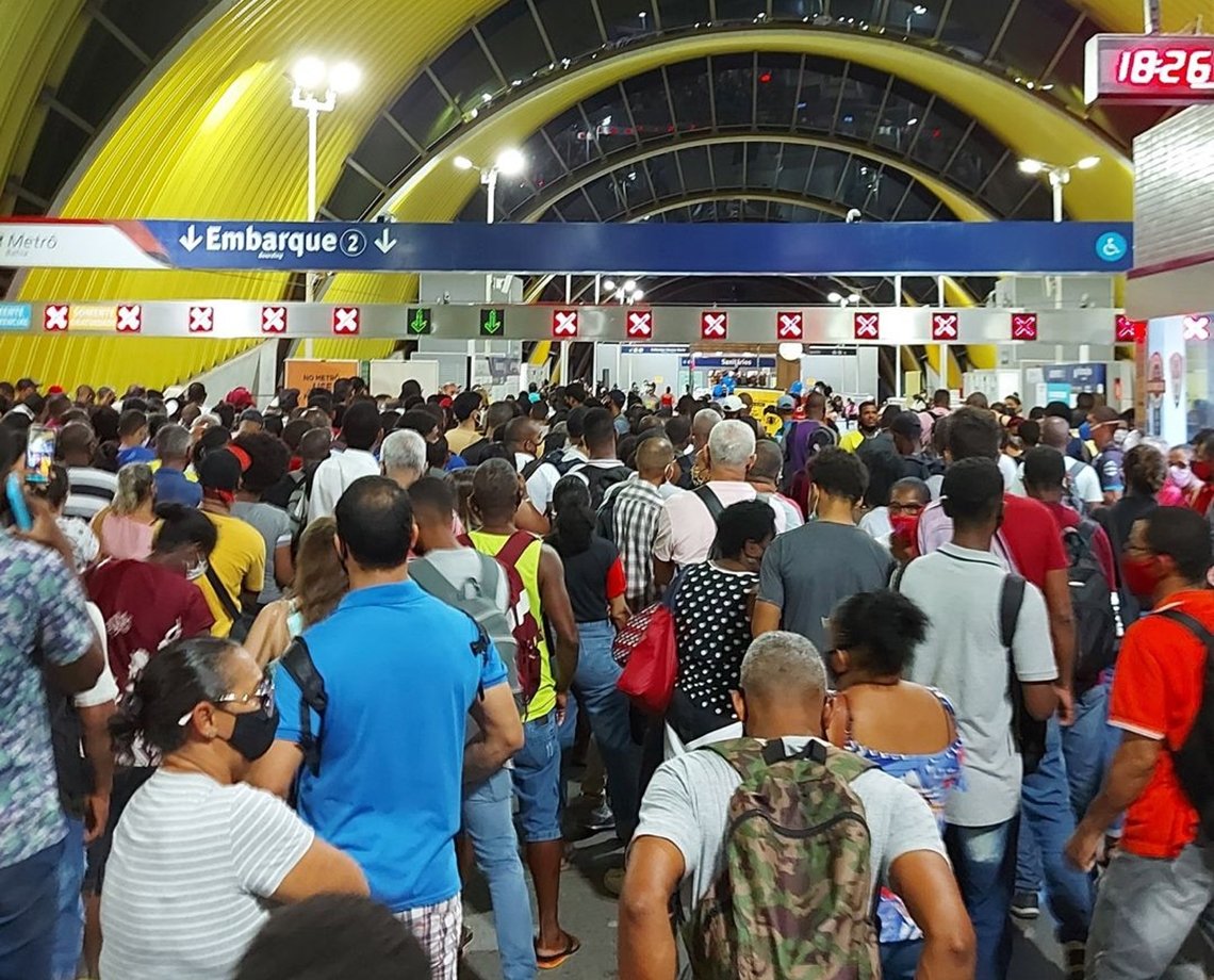 Metrô de Salvador para serviço após pane elétrica e causa transtornos na volta pra casa; assista