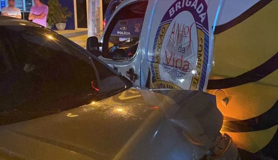 Socorrista é hospitalizada após acidente entre carro e ambulância; motorista tinha sinais de embriaguez