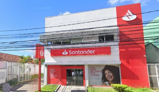 Bandido invade agência bancária após arrombar teto do estabelecimento em Salvador