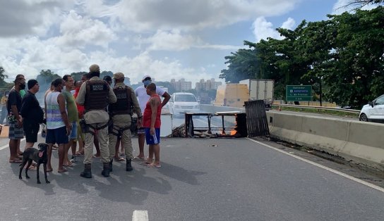 Moradores do Jardim das Margaridas sofrem com ruas alagadas por causa da chuva e fazem protesto na CIA/Aeroporto; assista