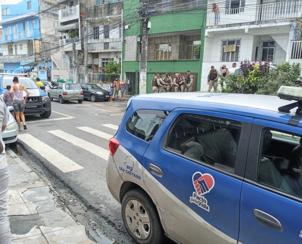 Em terça violenta, homem tem rosto desfigurado após tiros em Salvador; dia contabilizou oito homicídios na capital e RMS 