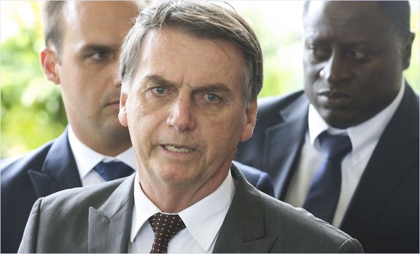 Vídeo: Bolsonaro é recebido com vaias de estudantes na chegada ao Cimatec, em Salvador