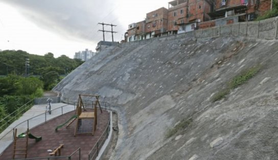 Nova contenção de encosta é entregue por Rui Costa a moradores do bairro de Campinas de Brotas 