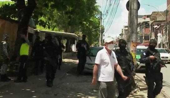 Dono de carro diz ter sido ameaçado por guardas municipais durante ação em Salvador, com arma na cabeça 