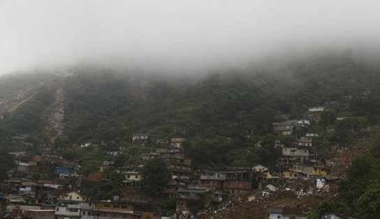 Drama: após chuva forte em fevereiro e 233 mortes, Petrópolis volta a ficar alagada neste domingo 