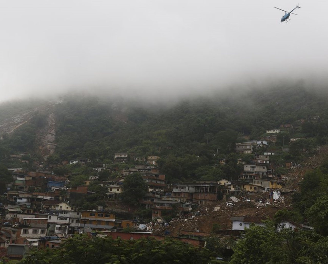 Drama: após chuva forte em fevereiro e 233 mortes, Petrópolis volta a ficar alagada neste domingo 