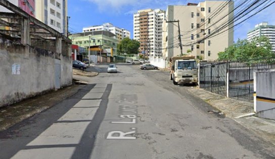 Homem de 27 anos é assassinado a tiros dentro de carro no bairro da Vila Laura, em Salvador